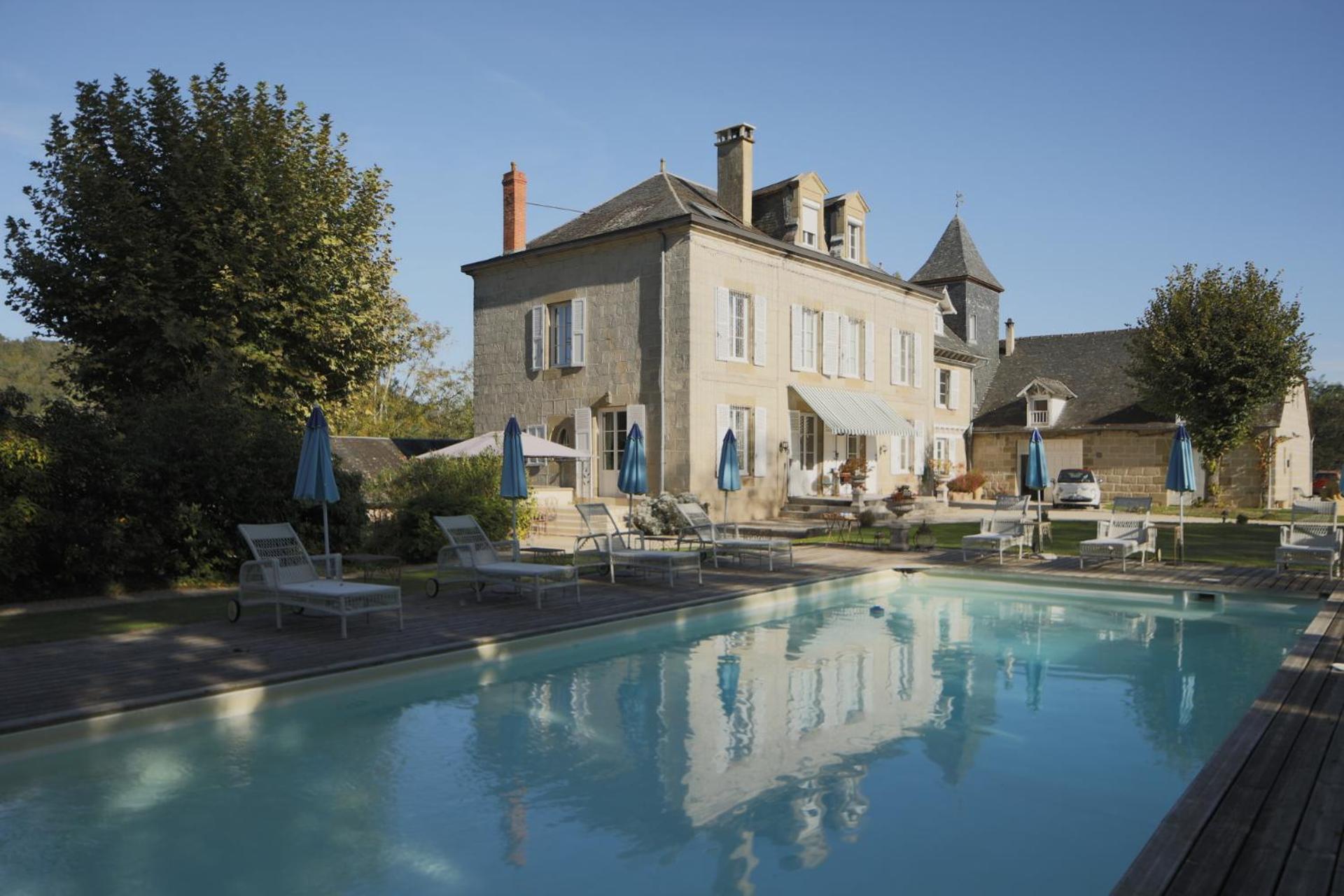 French Correze Moulin Bleu Hotel Saint-Pantaléon-de-Larche Exterior foto
