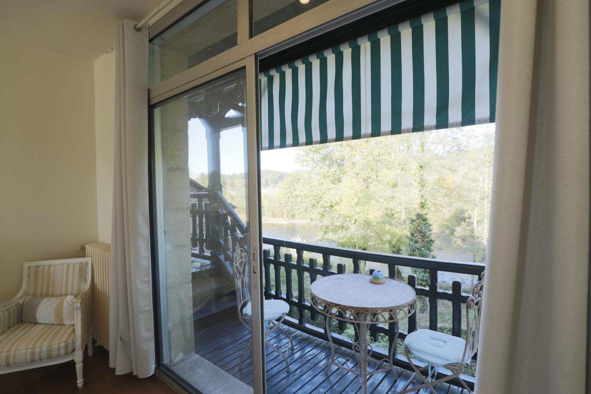 French Correze Moulin Bleu Hotel Saint-Pantaléon-de-Larche Exterior foto