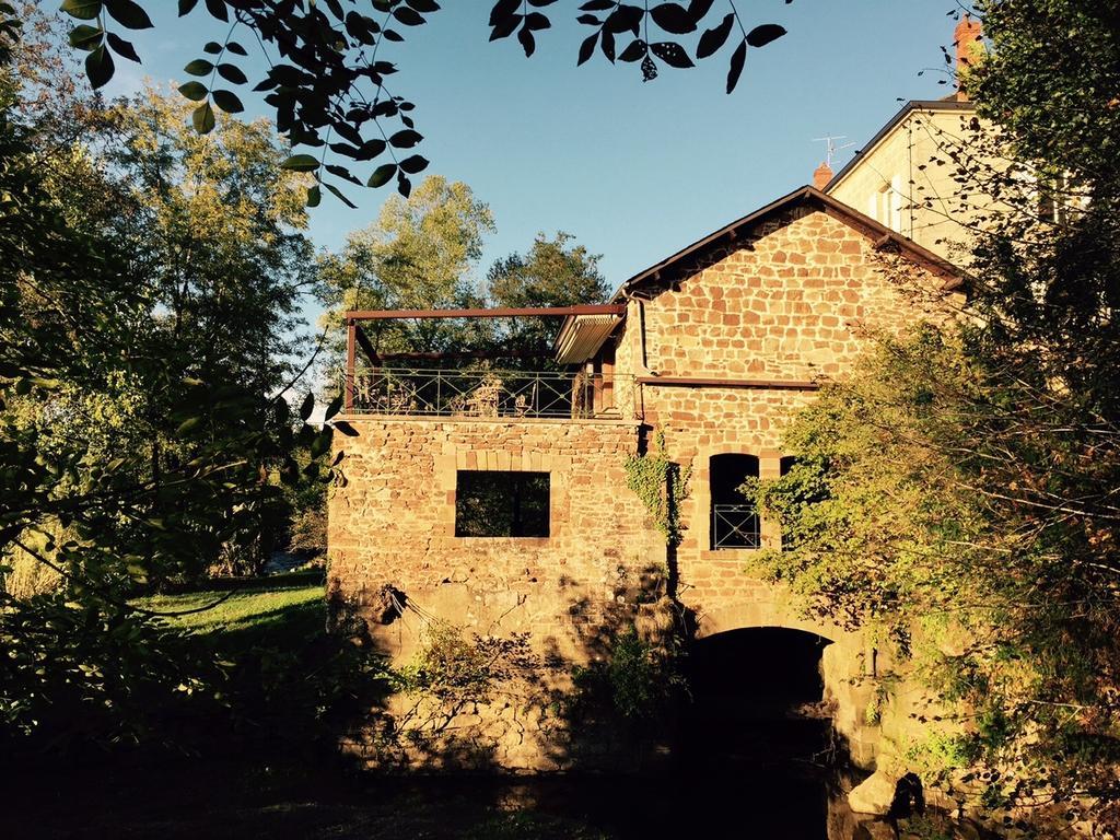 French Correze Moulin Bleu Hotel Saint-Pantaléon-de-Larche Exterior foto